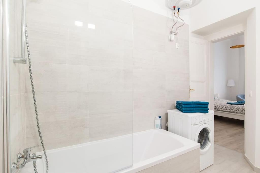 New Ultra-central Design Apartman