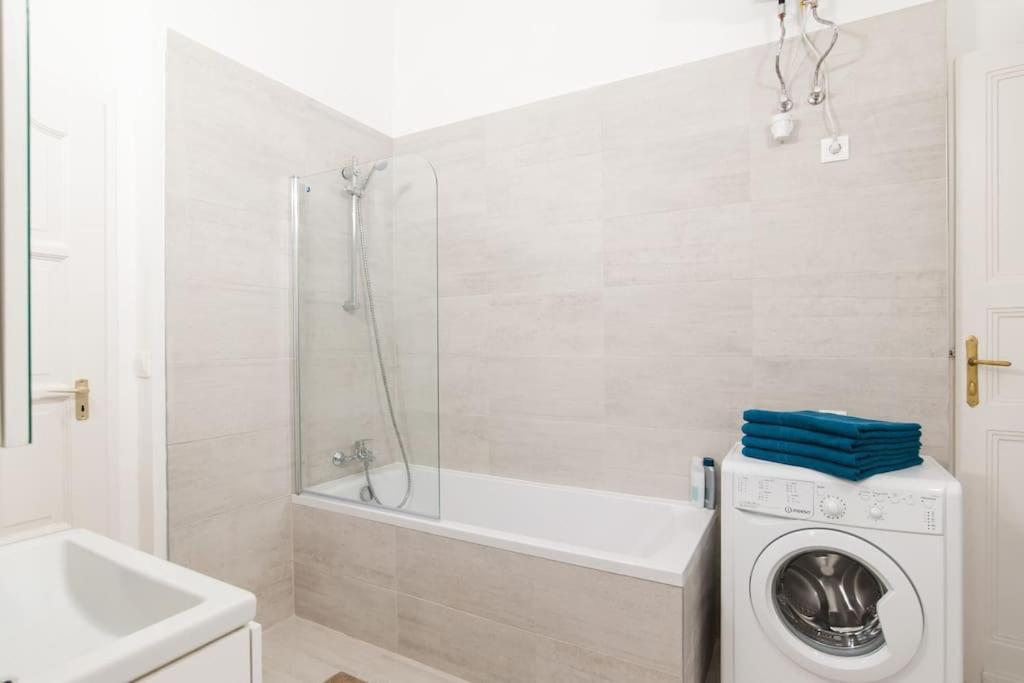 New Ultra-central Design Apartman *